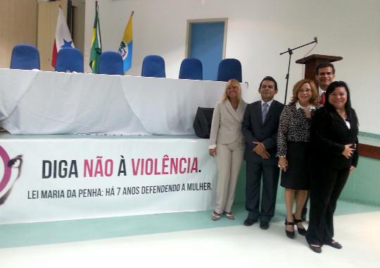 Palestrantes e debatedores do Encontro sobre violência doméstica em Santarém (Foto: Coordenadoria de Imprensa/ TJPA) Palestrantes e debatedores do Encontro sobre violência doméstica em Santarém (Foto: Coordenadoria de Imprensa/ TJPA)